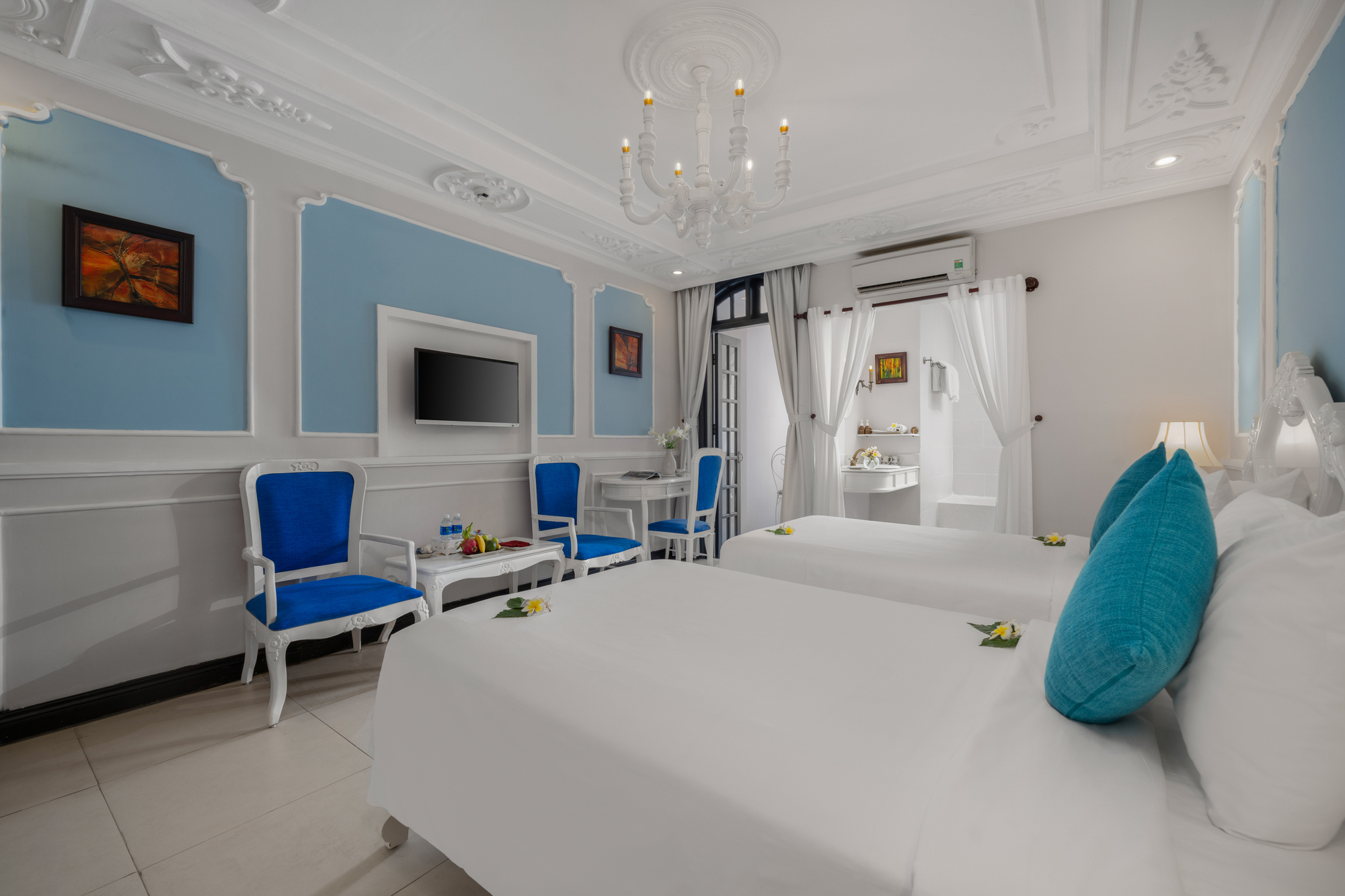 room detail thumbnail 2