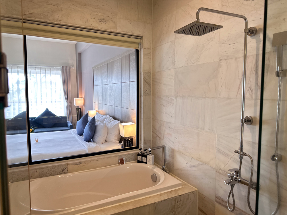 room detail thumbnail 2