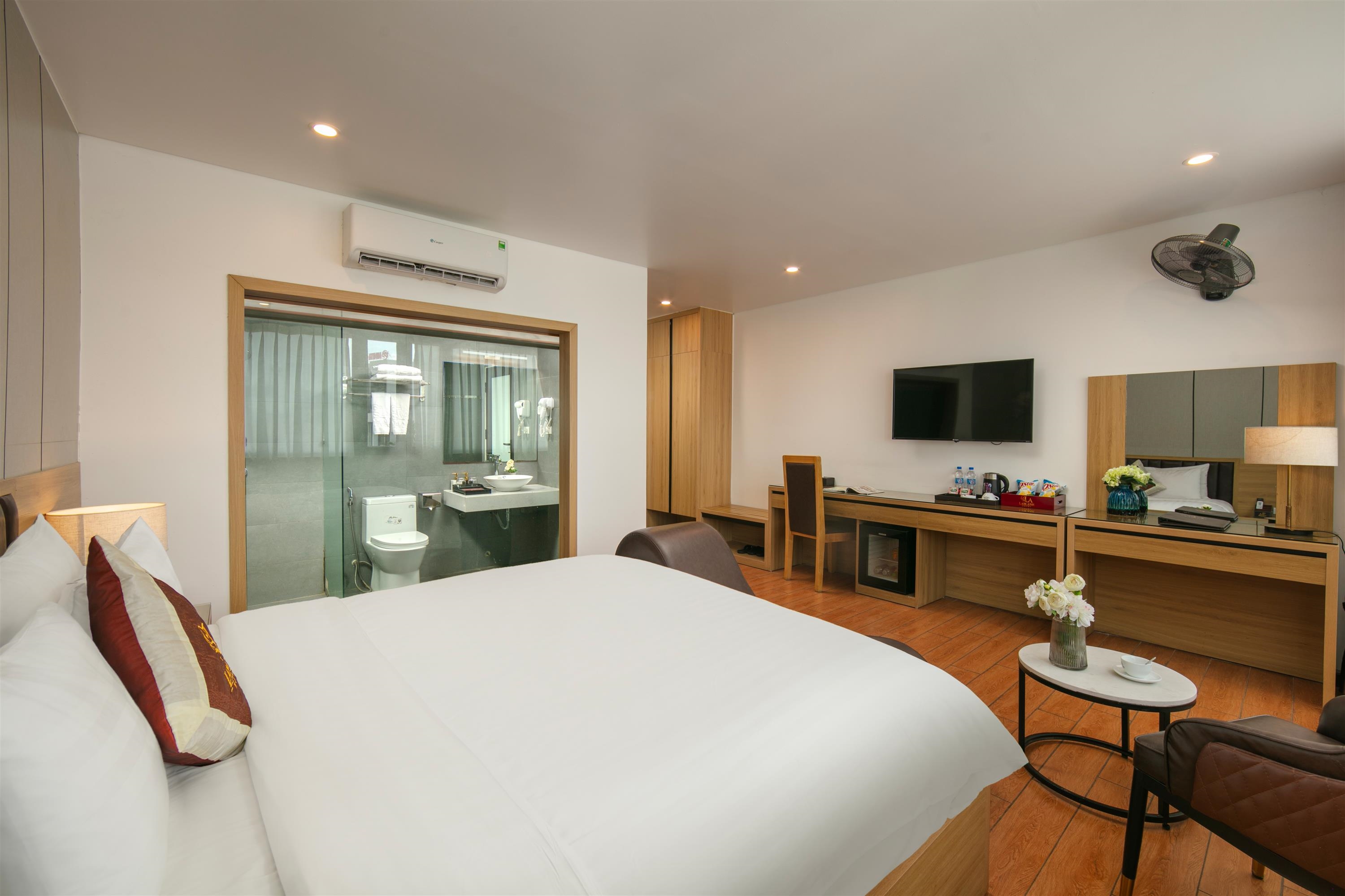 room detail thumbnail 2