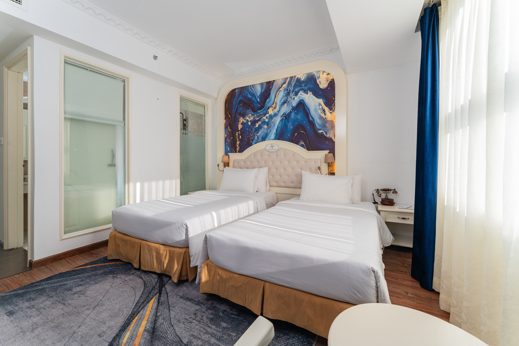 room detail thumbnail 2