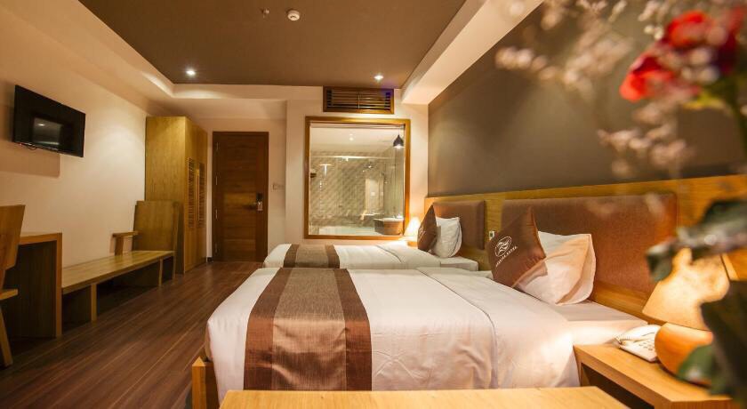 room detail thumbnail 1