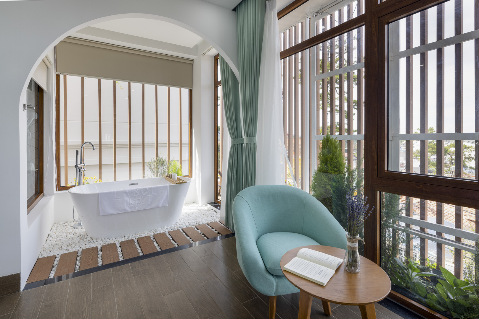 room detail thumbnail 2