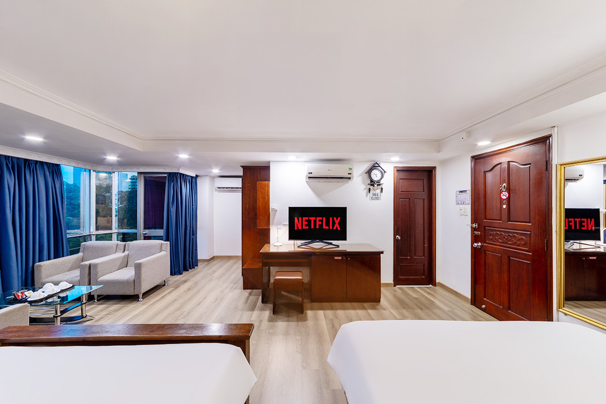 room detail thumbnail 2