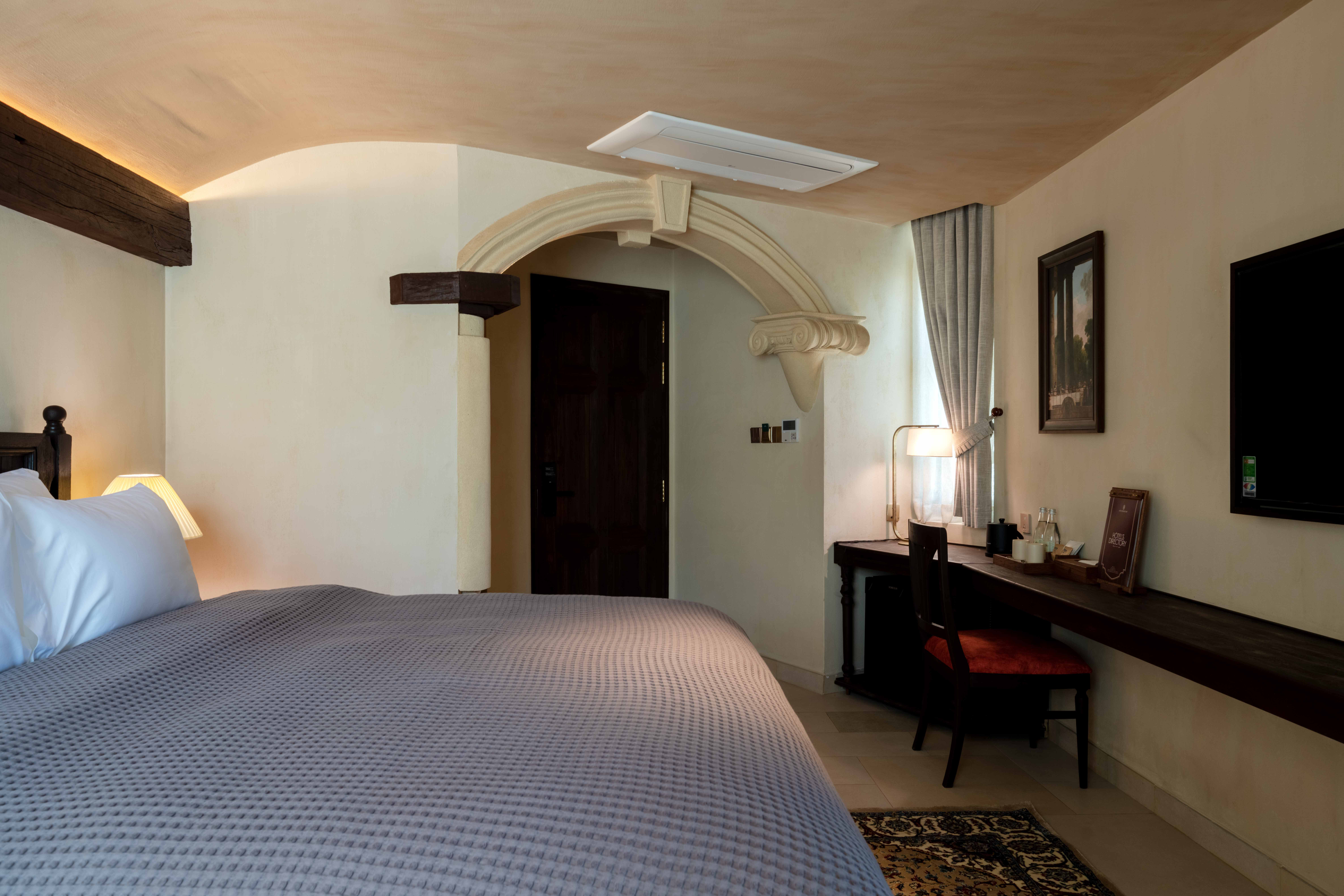 room detail thumbnail 2