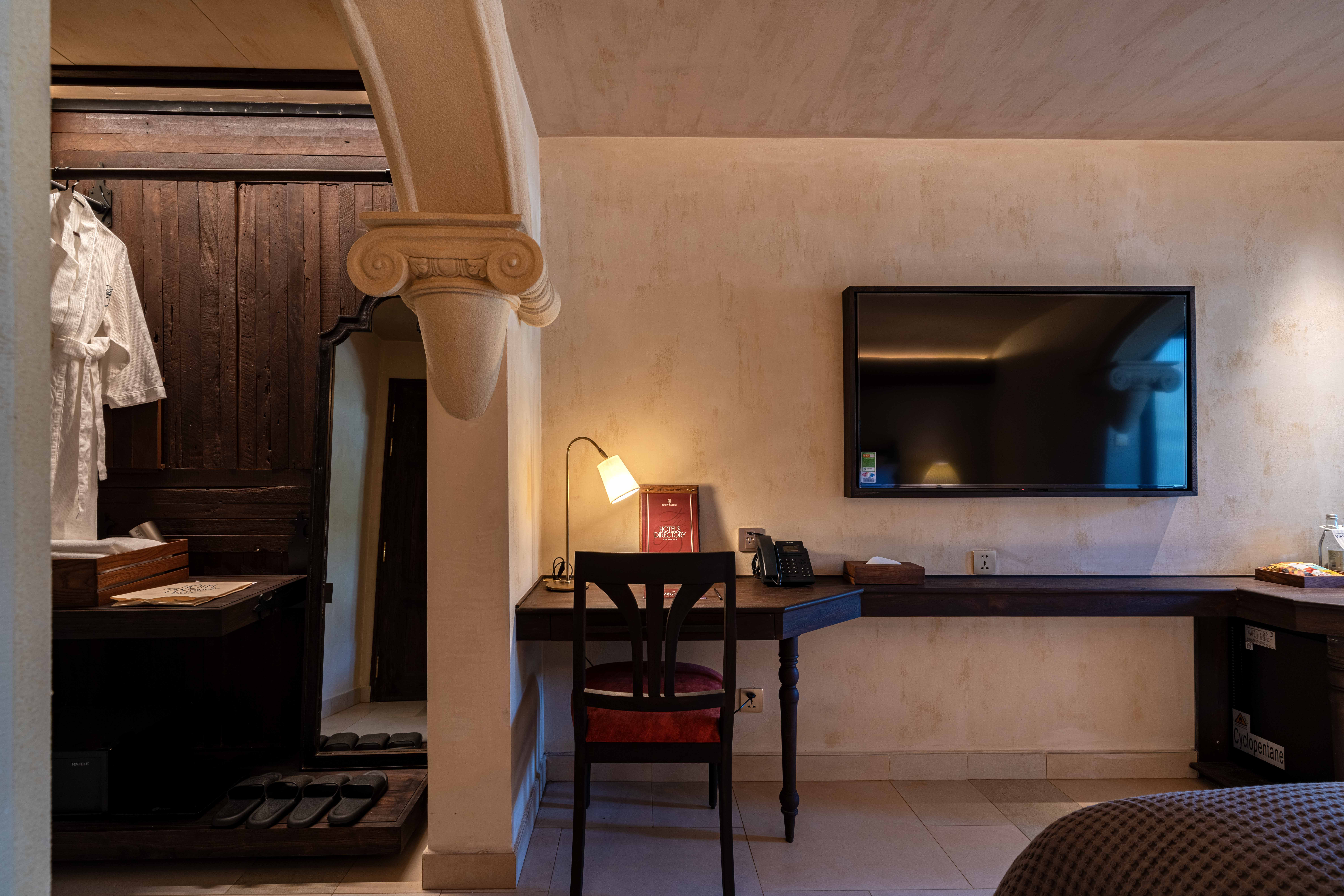 room detail thumbnail 1
