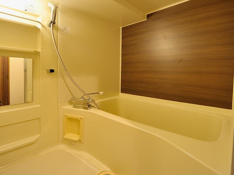 room detail thumbnail 2