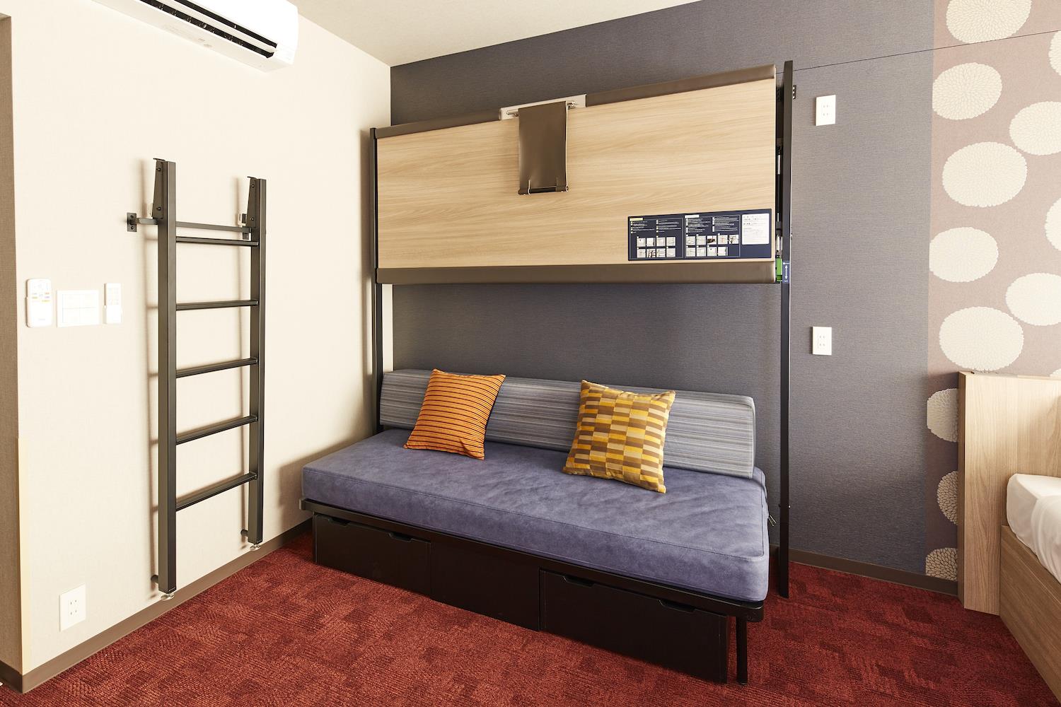 room detail thumbnail 2