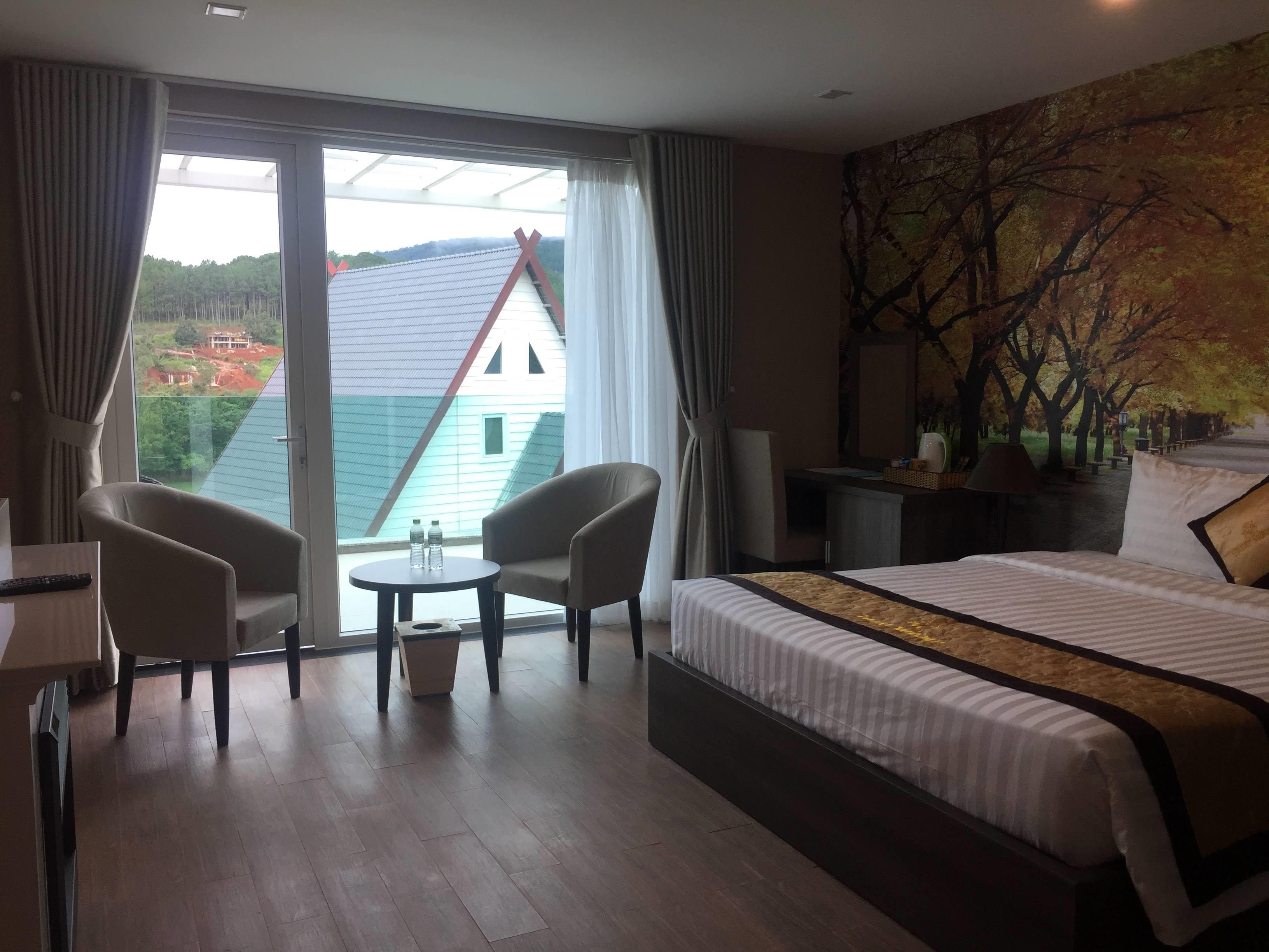 room detail thumbnail 1