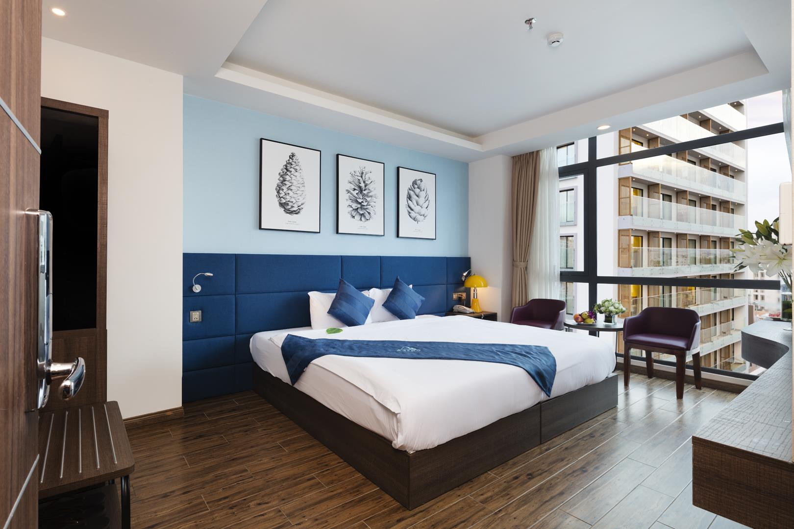 room detail thumbnail 2