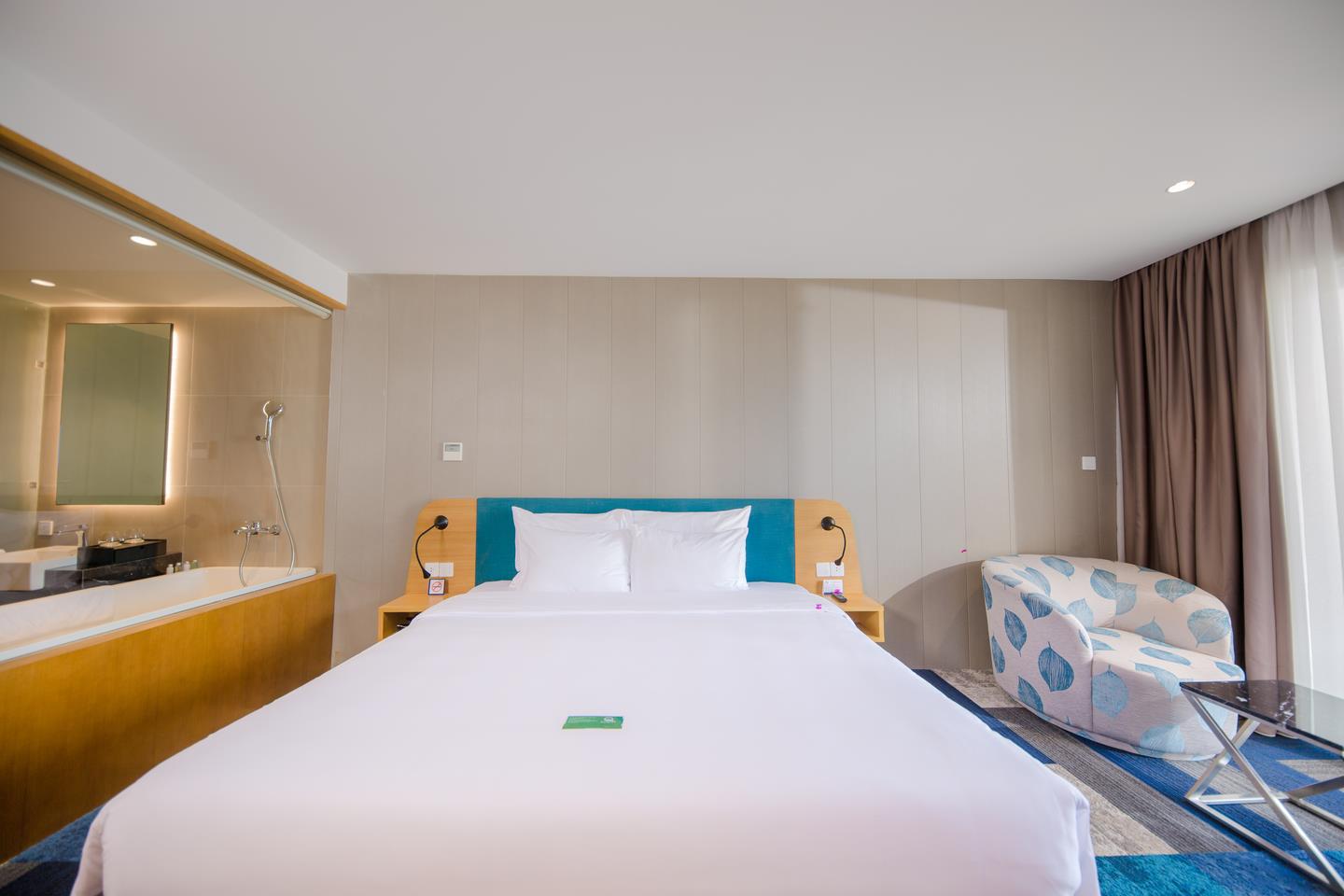room detail thumbnail 1