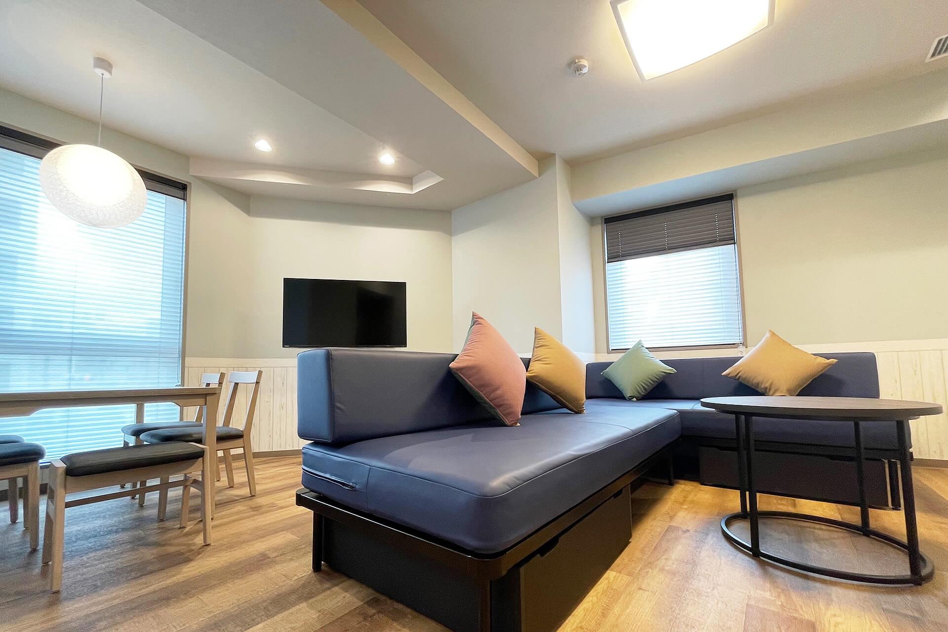 room detail thumbnail 2