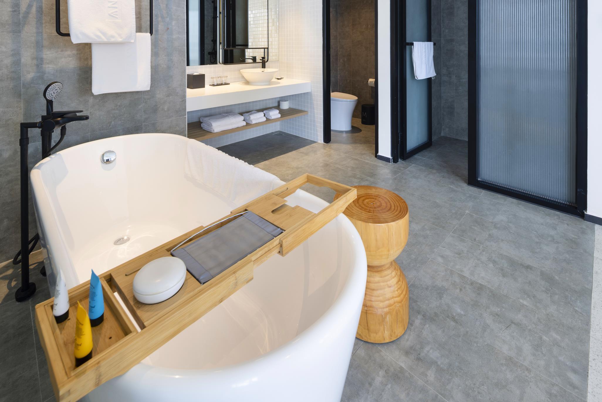 room detail thumbnail 2