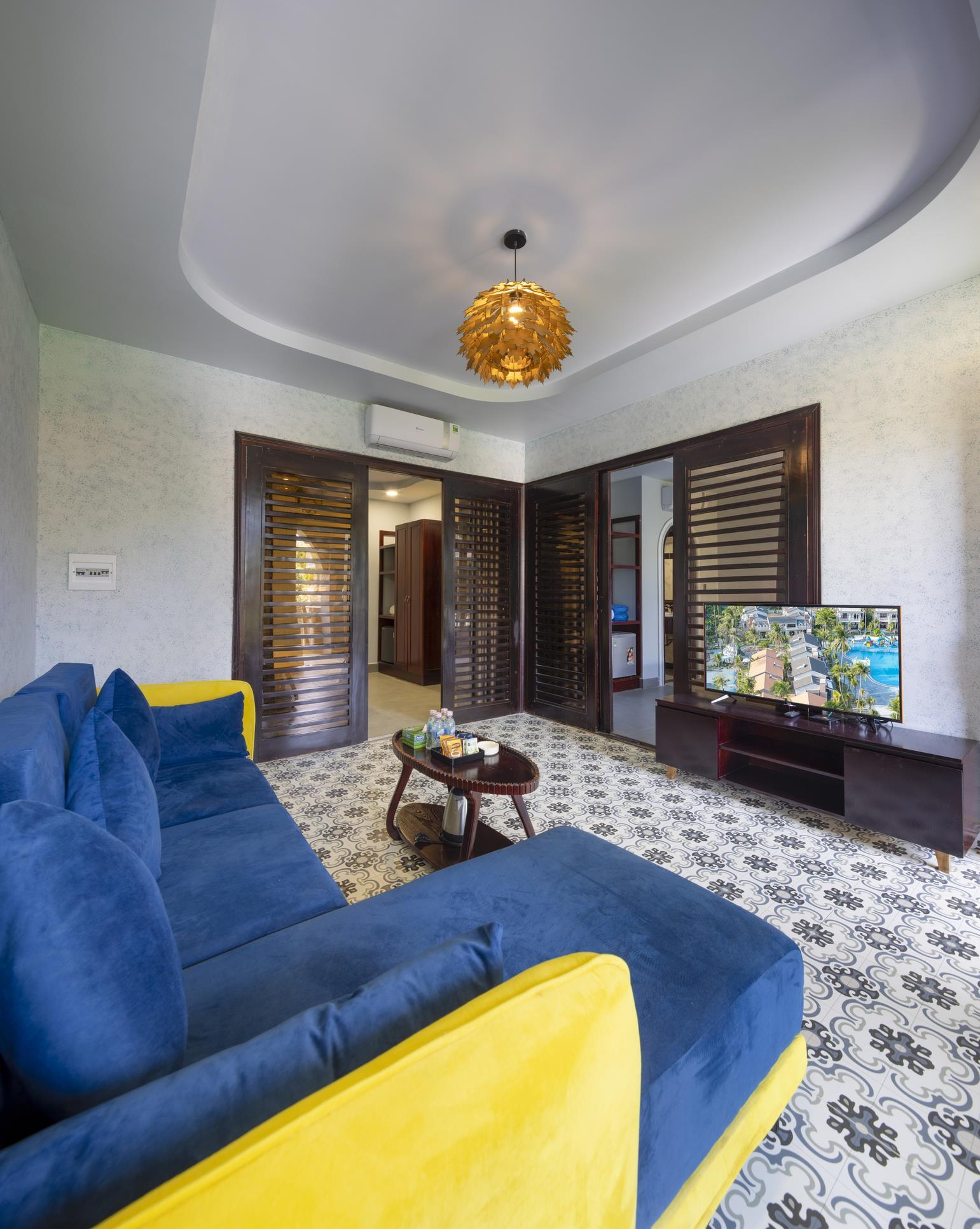 room detail thumbnail 0