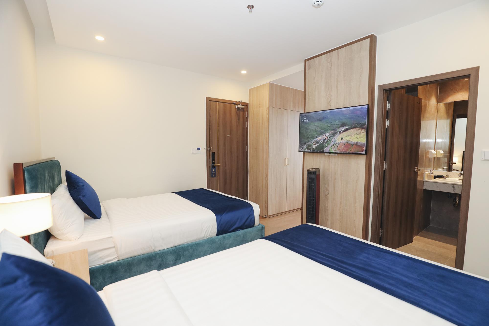 room detail thumbnail 2