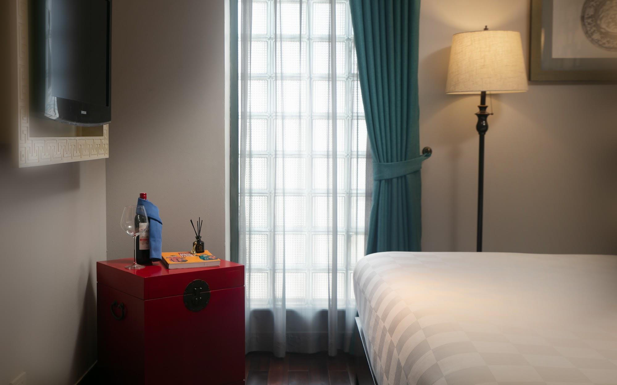 room detail thumbnail 2