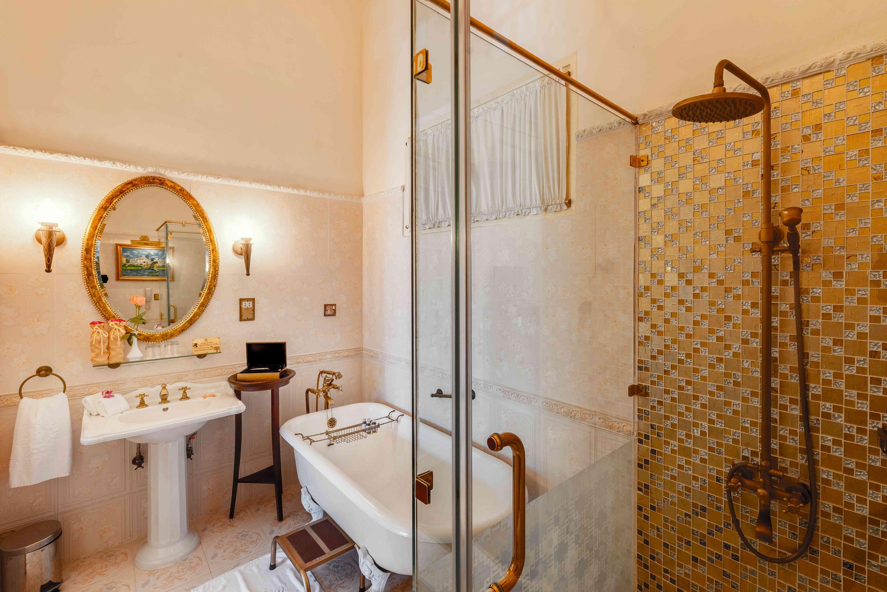 room detail thumbnail 2