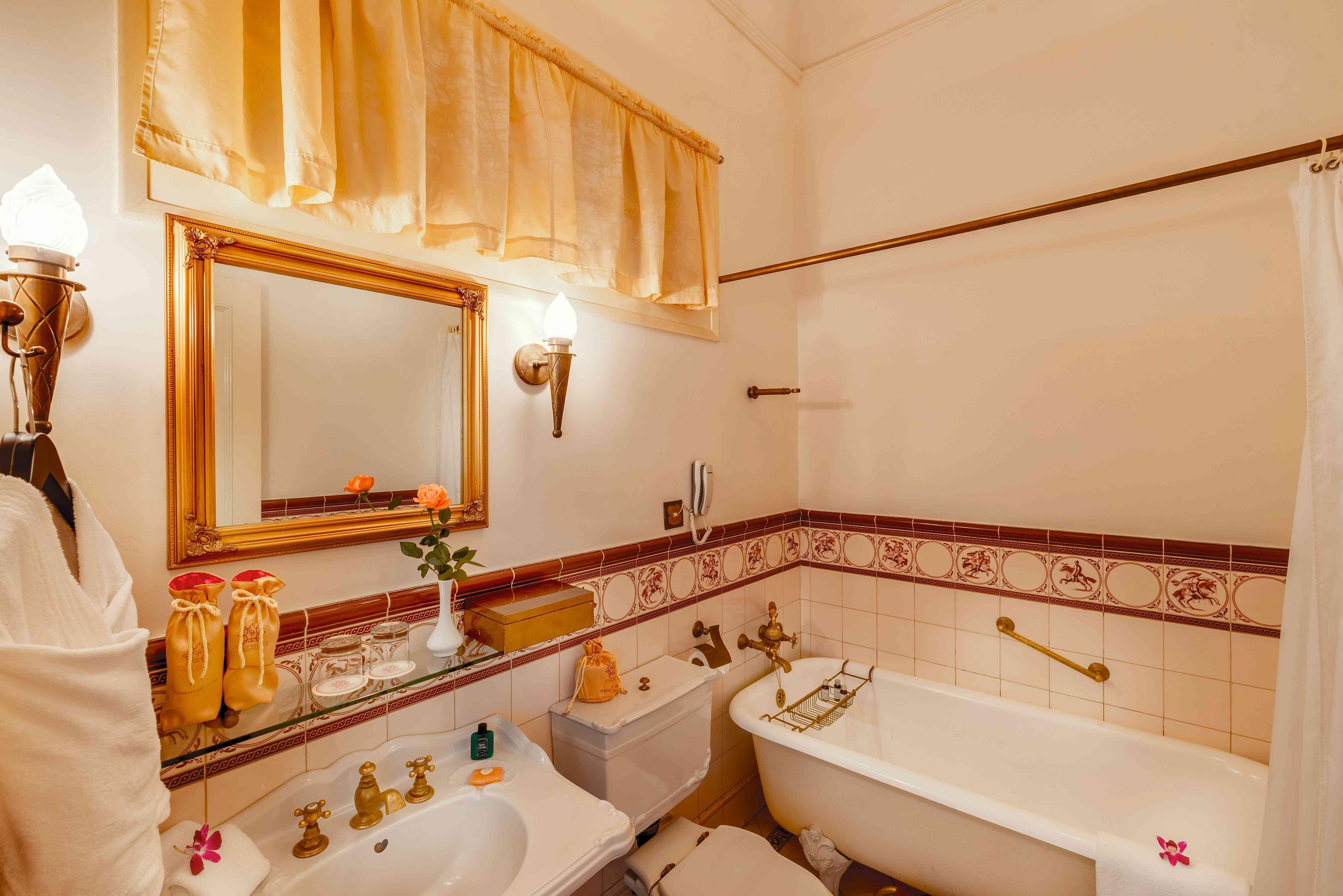 room detail thumbnail 2