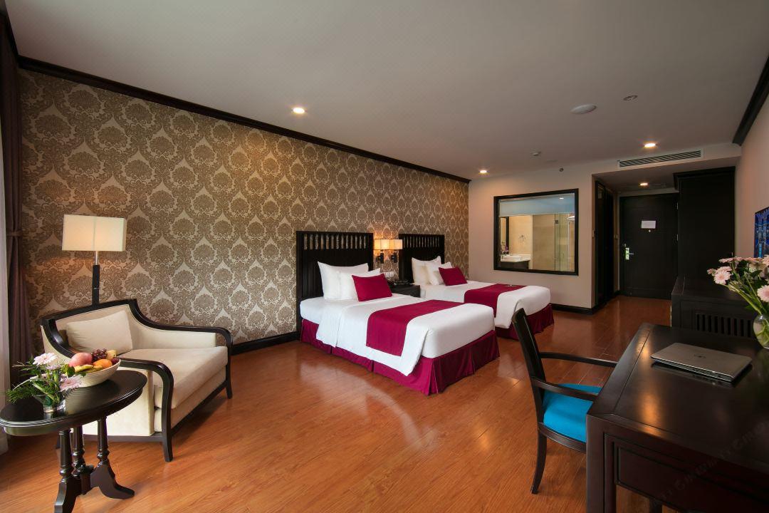 room detail thumbnail 2