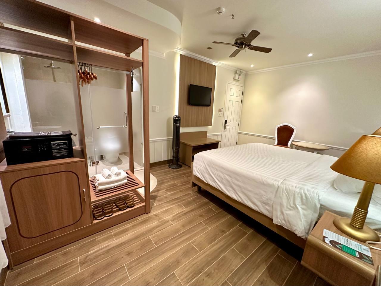 room detail thumbnail 1