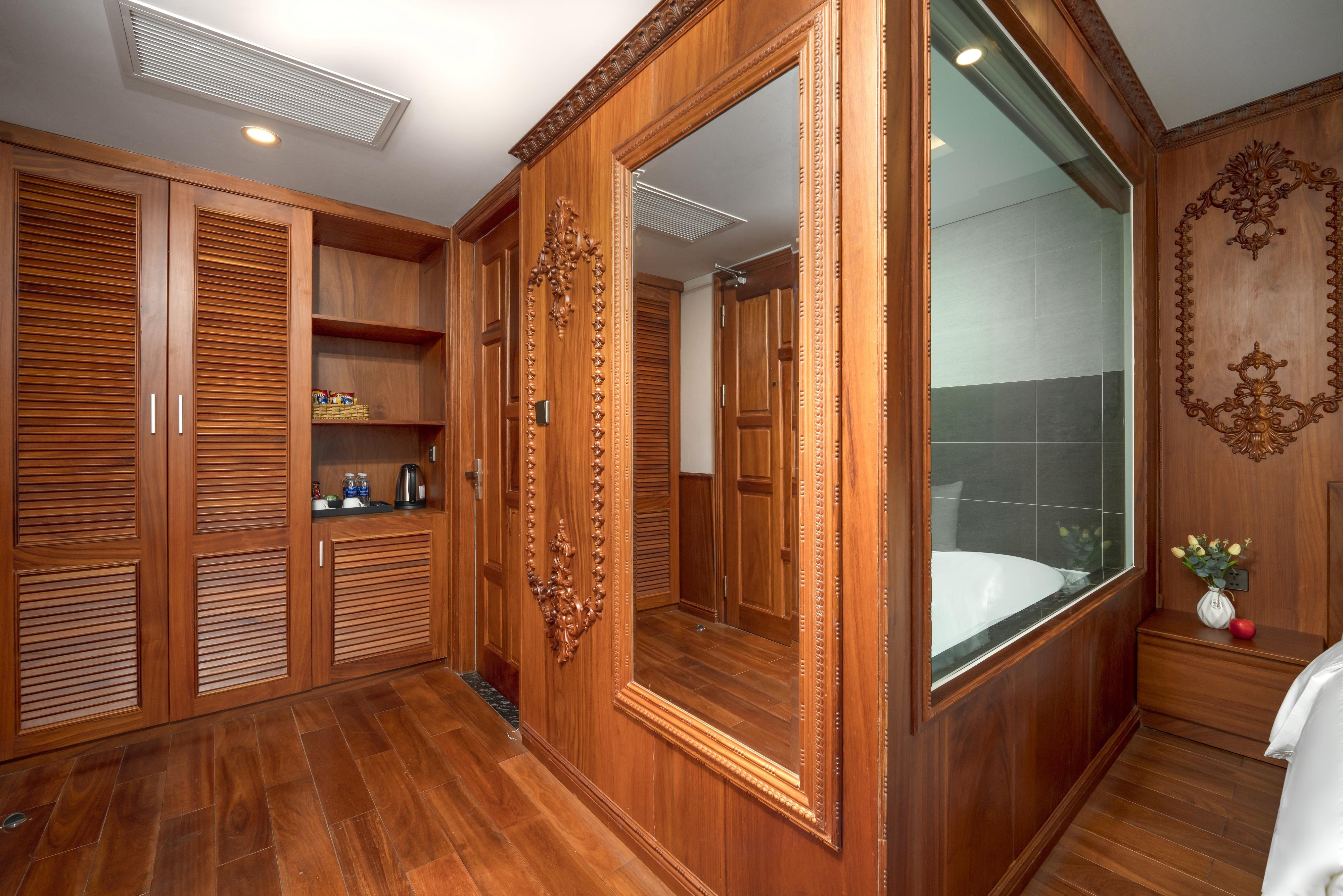 room detail thumbnail 2