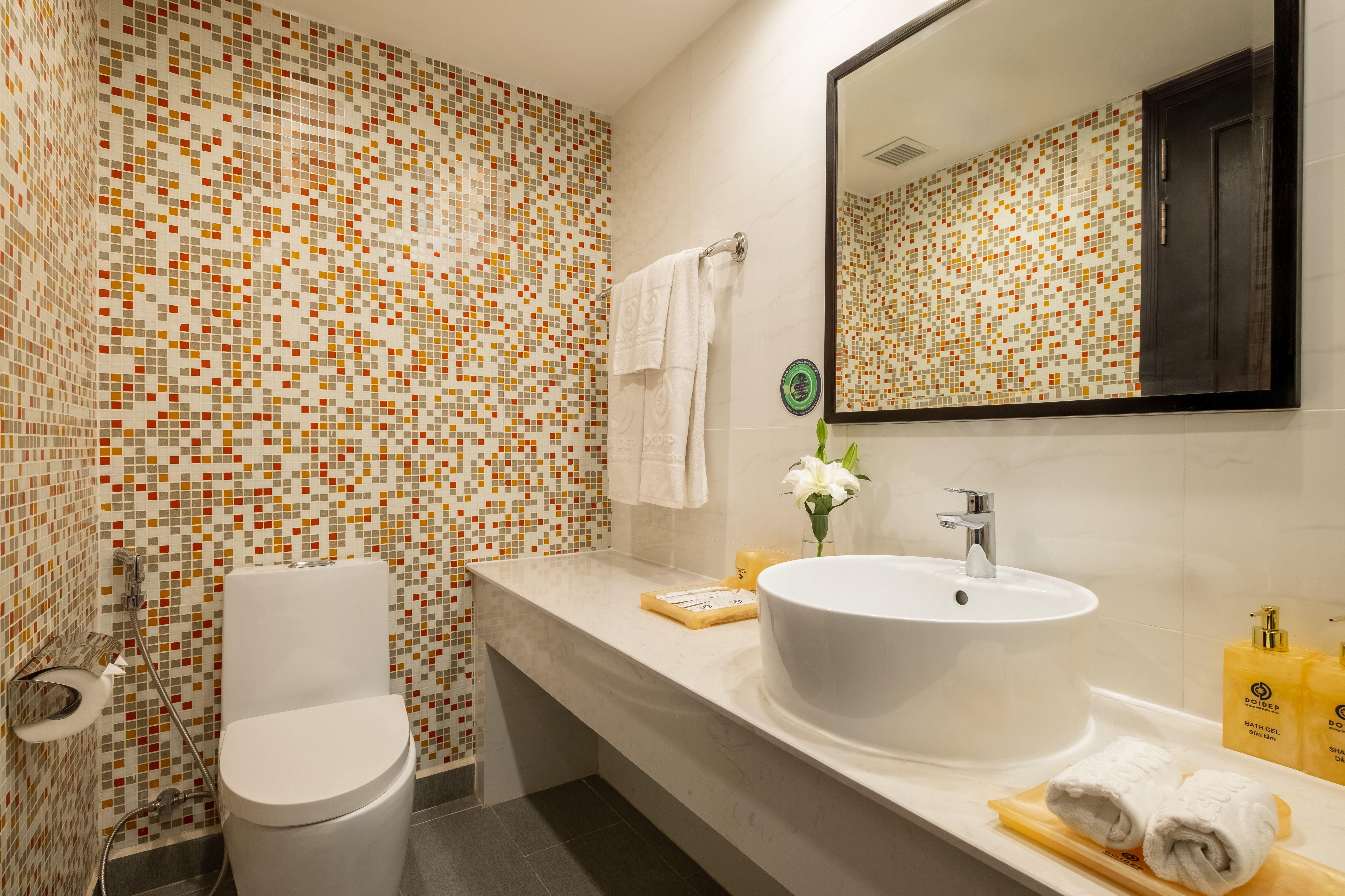 room detail thumbnail 2